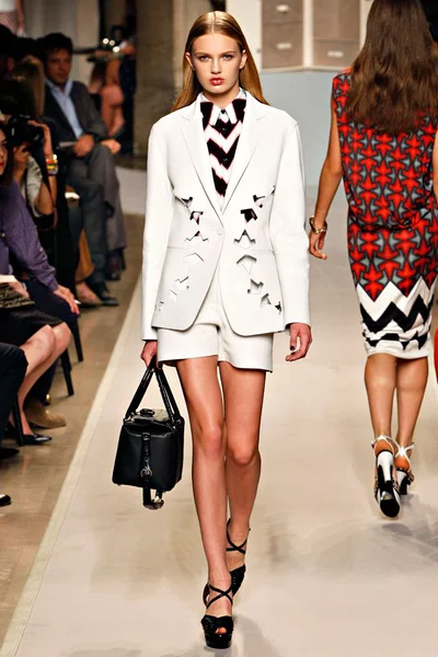 Look 13